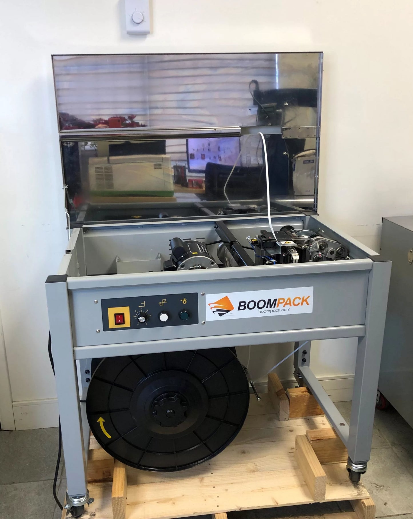 Strapping machine STR101