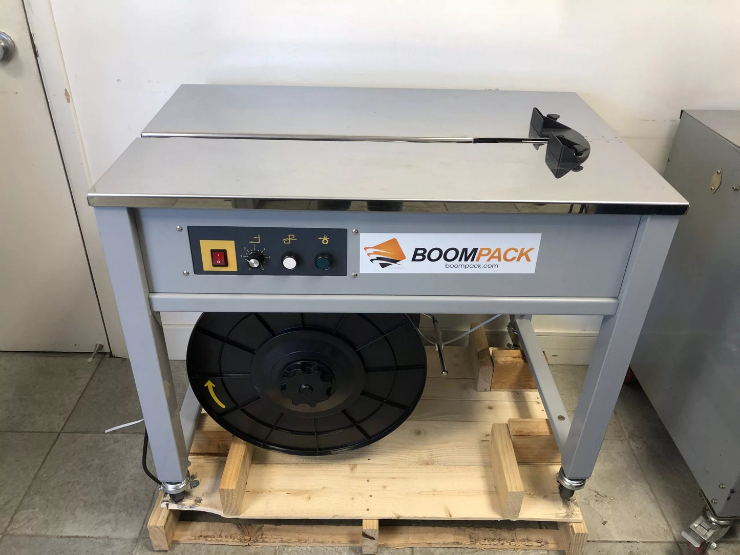 Strapping machine STR101